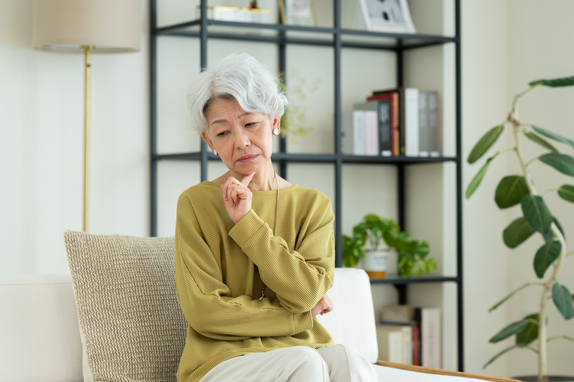 お墓参りを他人に任せていいのか？